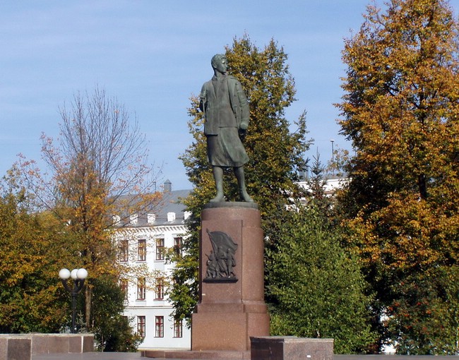 Памятник Зое Космодемьянской в Тамбове Памятник Зое Космодемьянской в Тамбове