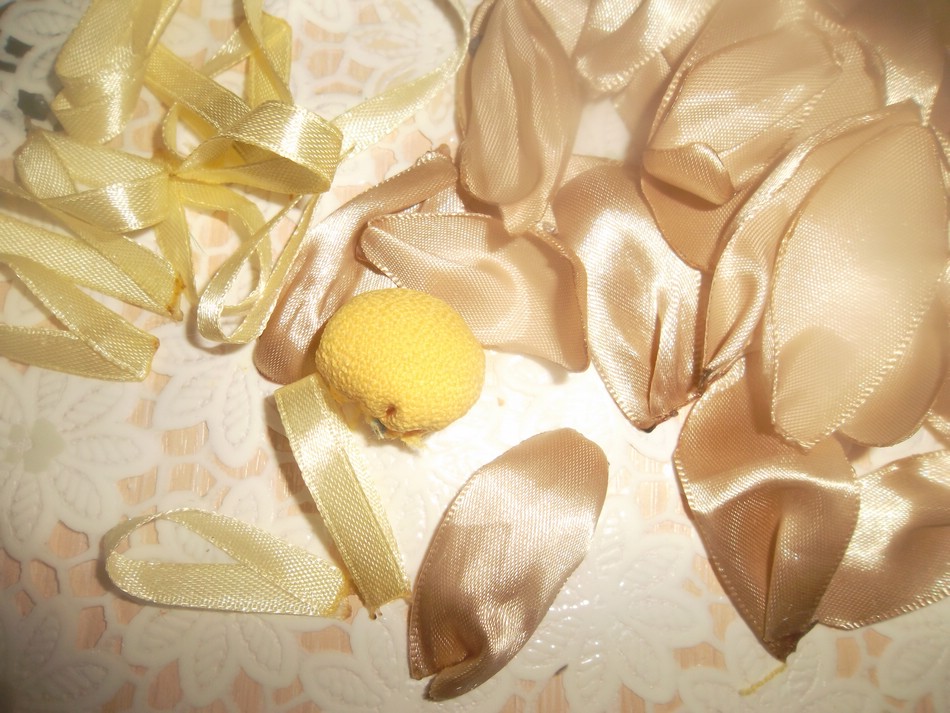 Игольница 2 в 1 из атласных лент Игольница 2 в 1 из атласных лент