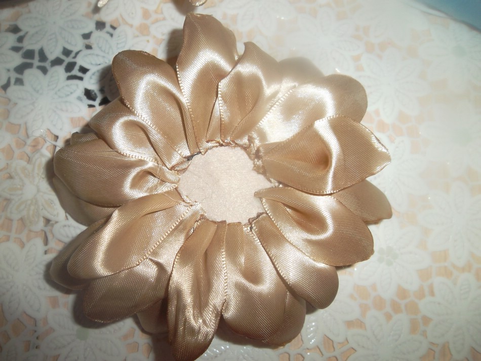 Игольница 2 в 1 из атласных лент Игольница 2 в 1 из атласных лент