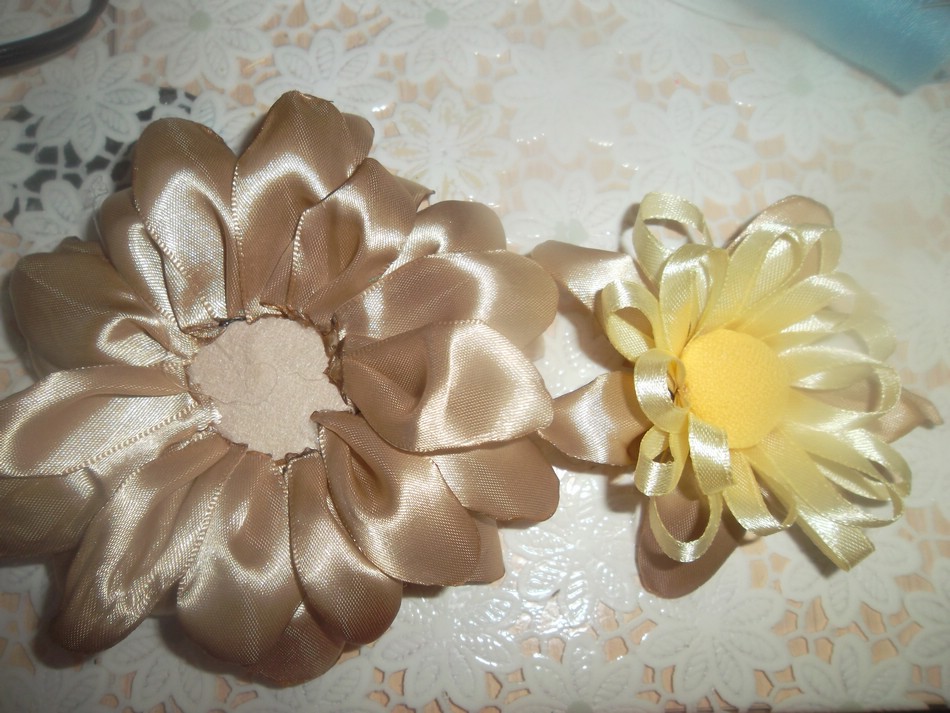 Игольница 2 в 1 из атласных лент Игольница 2 в 1 из атласных лент