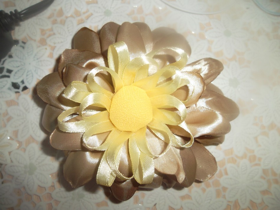 Игольница 2 в 1 из атласных лент Игольница 2 в 1 из атласных лент