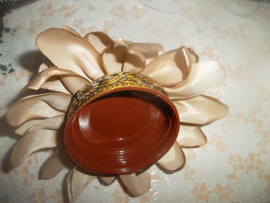 Игольница 2 в 1 из атласных лент Игольница 2 в 1 из атласных лент