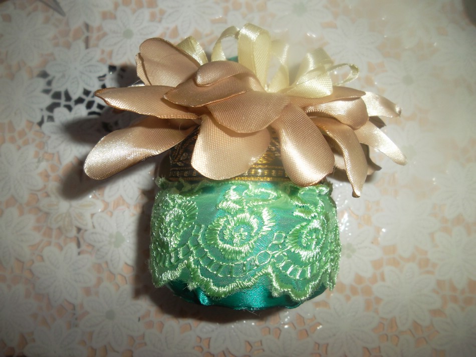 Игольница 2 в 1 из атласных лент Игольница 2 в 1 из атласных лент