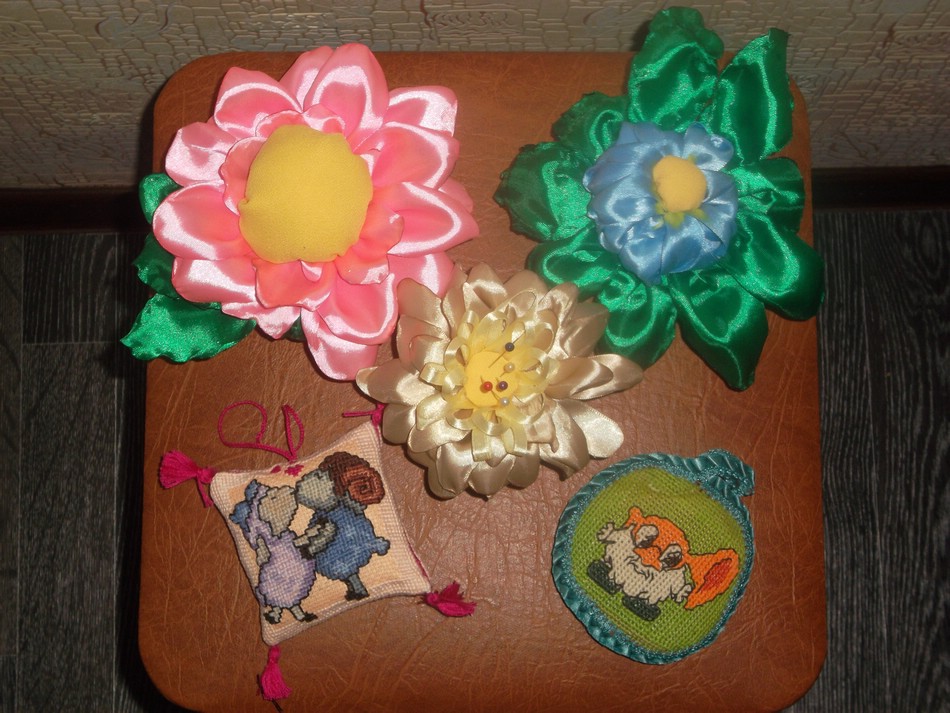 Игольница 2 в 1 из атласных лент Игольница 2 в 1 из атласных лент