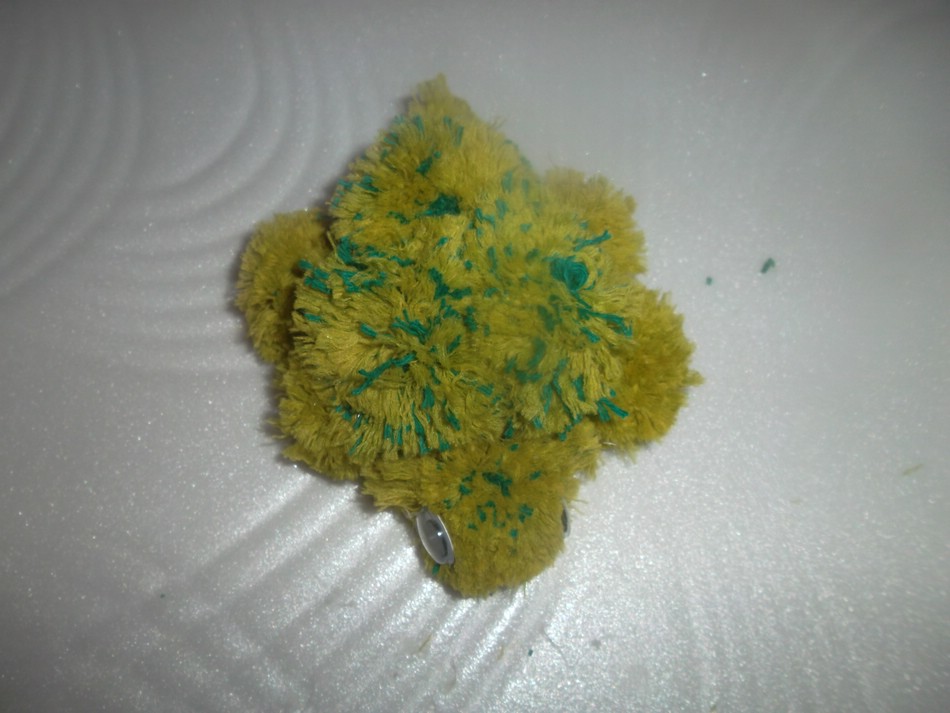 Игрушки из помпонов: черепаха и лягушка. Игрушки из помпонов: черепаха и лягушка.