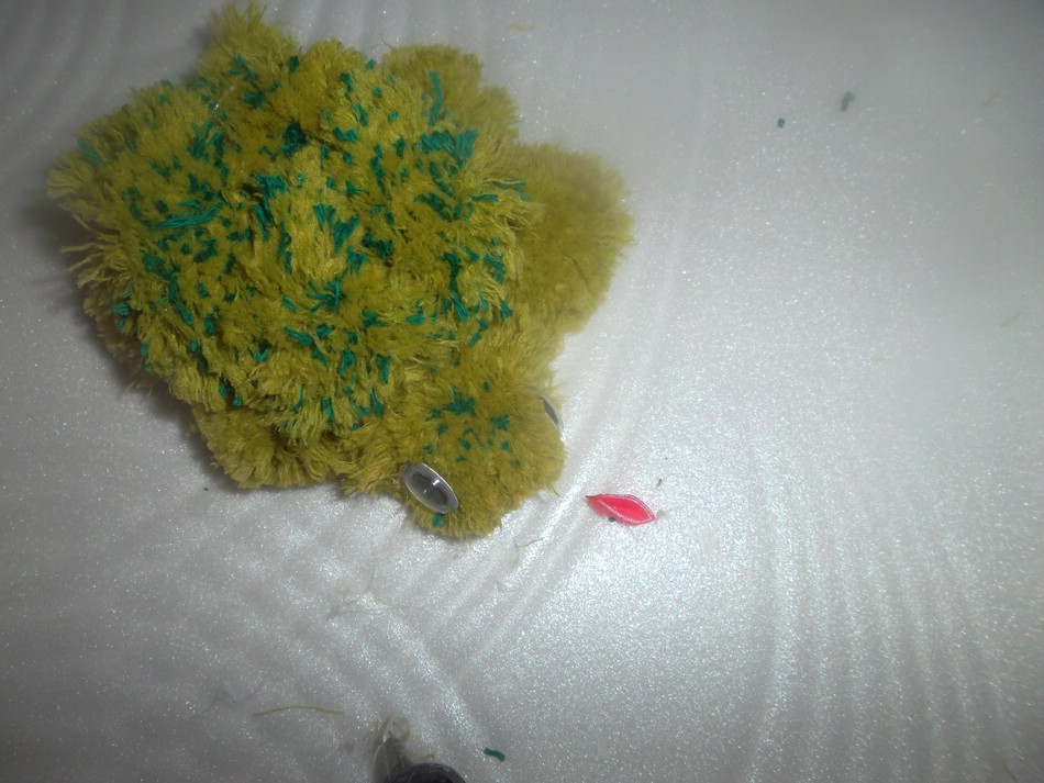 Игрушки из помпонов: черепаха и лягушка. Игрушки из помпонов: черепаха и лягушка.
