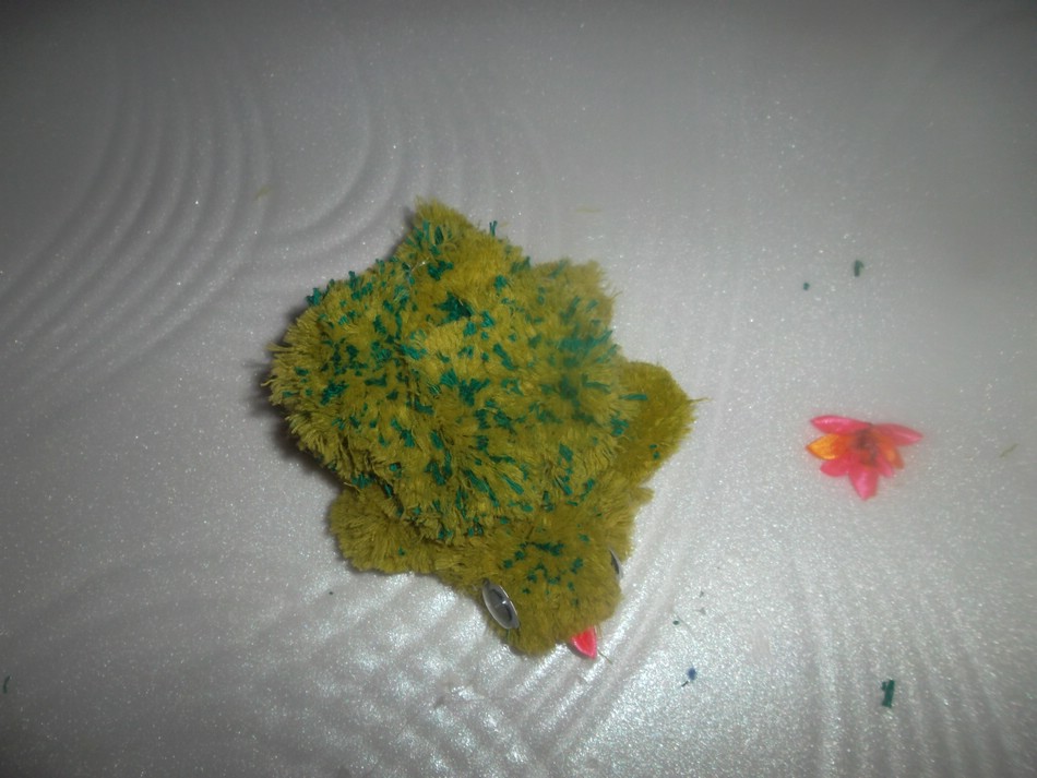 Игрушки из помпонов: черепаха и лягушка. Игрушки из помпонов: черепаха и лягушка.