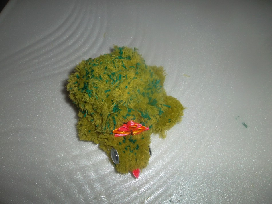 Игрушки из помпонов: черепаха и лягушка. Игрушки из помпонов: черепаха и лягушка.