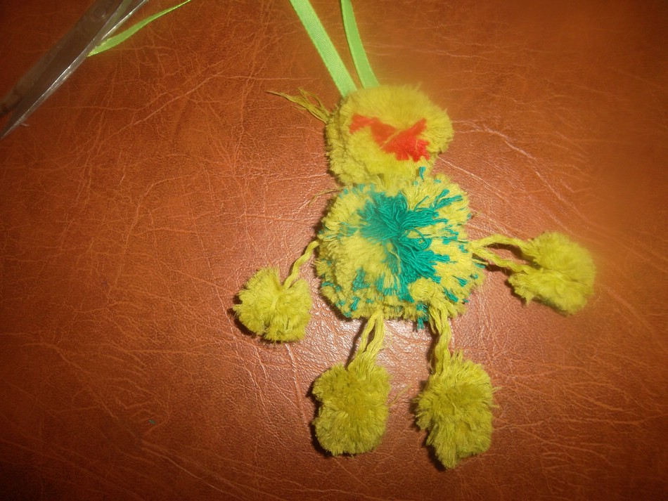 Игрушки из помпонов: черепаха и лягушка. Игрушки из помпонов: черепаха и лягушка.