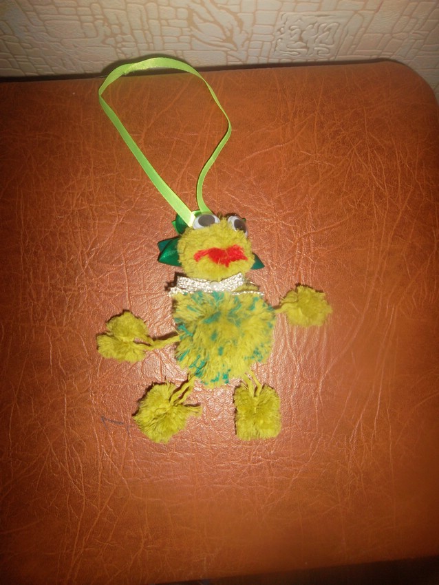 Игрушки из помпонов: черепаха и лягушка. Игрушки из помпонов: черепаха и лягушка.