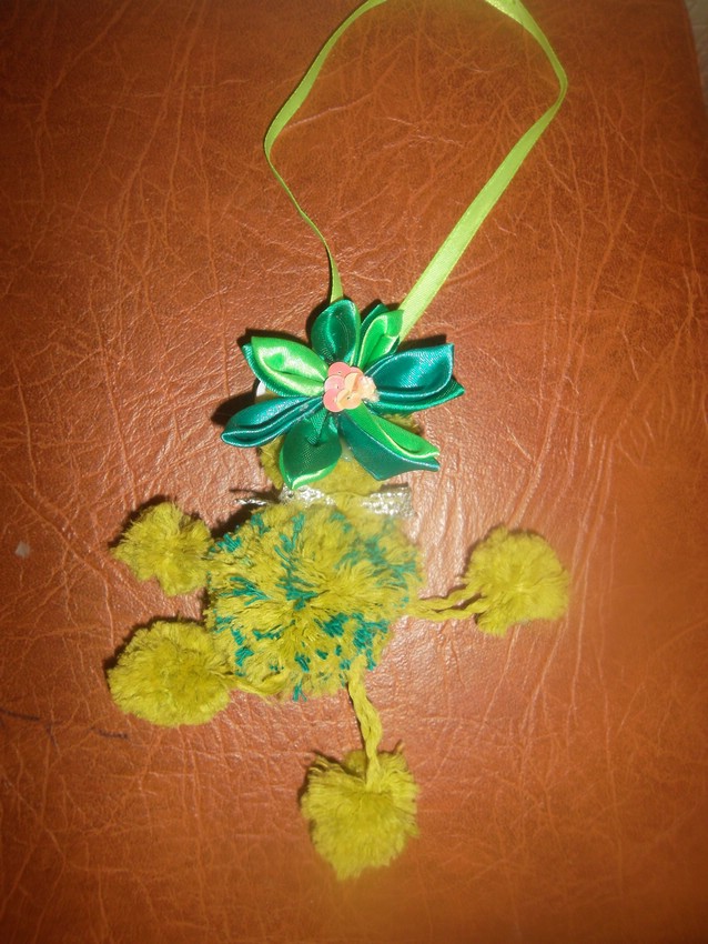 Игрушки из помпонов: черепаха и лягушка. Игрушки из помпонов: черепаха и лягушка.