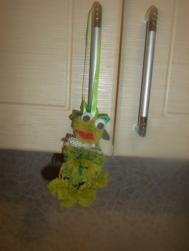 Игрушки из помпонов: черепаха и лягушка. Игрушки из помпонов: черепаха и лягушка.