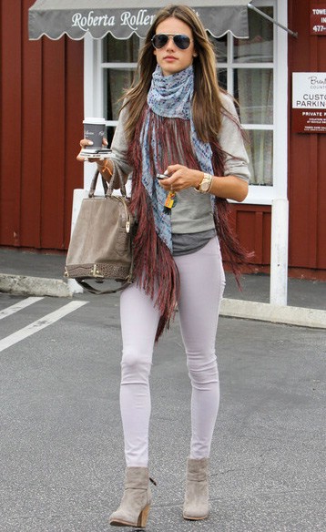 В моде шарфы с узорами В моде шарфы с узорами