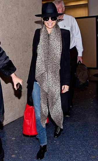 В моде шарфы с узорами В моде шарфы с узорами