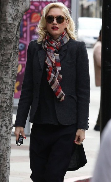 В моде шарфы с узорами В моде шарфы с узорами