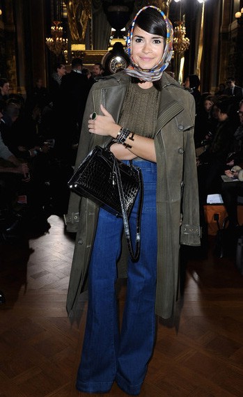 В моде шарфы с узорами В моде шарфы с узорами