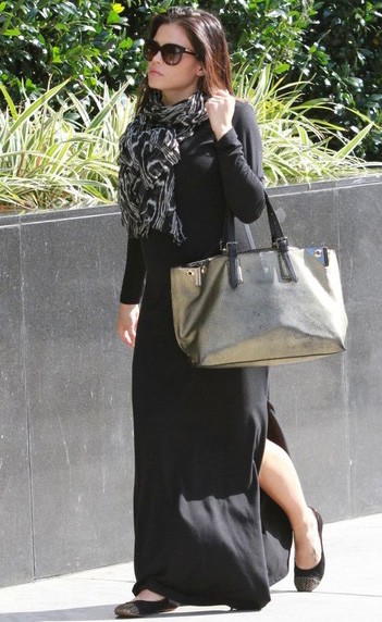 В моде шарфы с узорами В моде шарфы с узорами