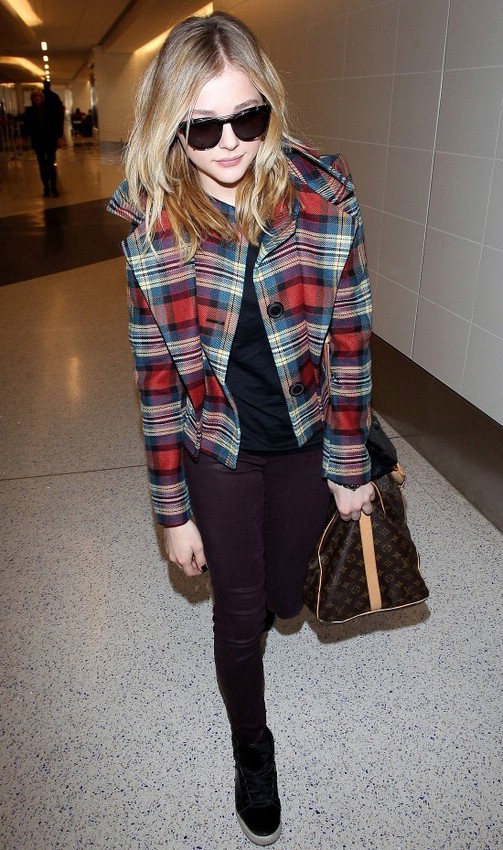 В моде клетчатые пальто В моде клетчатые пальто