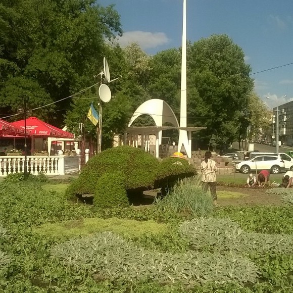 Зелёная скульптура Черепаха. Винница Зелёная скульптура Черепаха. Винница
