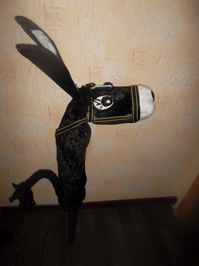 Осел на палке из подручного материала Осел на палке из подручного материала