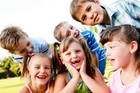 Дети смеются