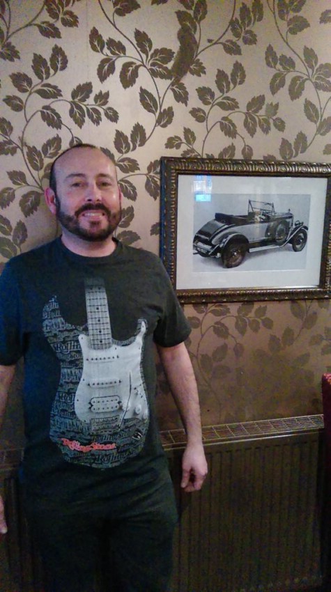 Модная футболка