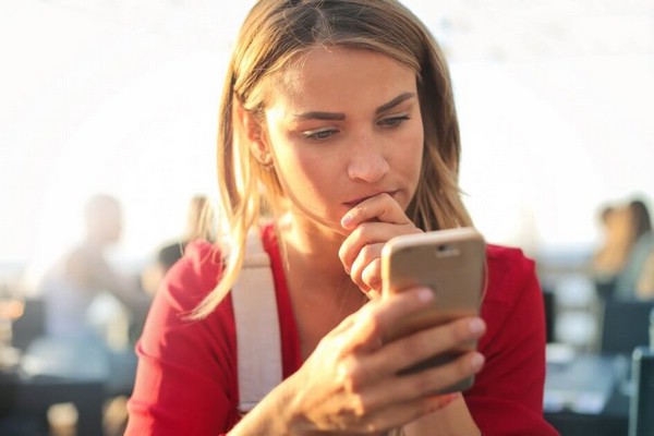 Мужчина стал реже писать и звонить