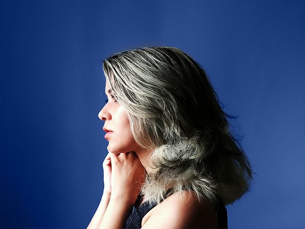 серые волосы